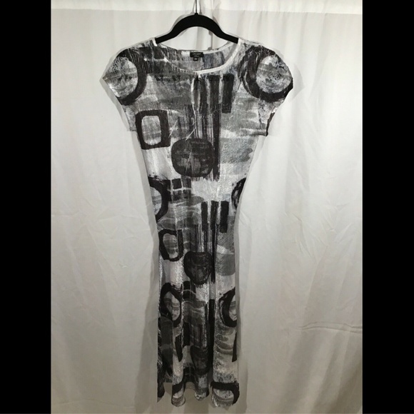 NEW KOMAROV Cap Sleeve Keyhole Fit & Flare Dress in Magpie [SZ Medium‎ ] - Picture 2 of 8